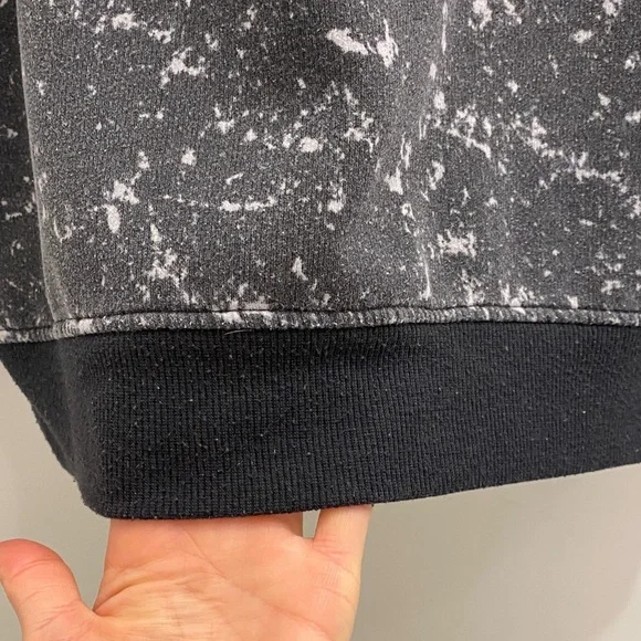 QUEEN Crewneck Sweater Pullover 70’s Tour Merch - Picture 5 of 10